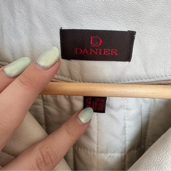 Vintage Danier Genuine Leather Jacket Creamy Taupe, Zip, Minimalist Cut 8/10 - Picture 7 of 8